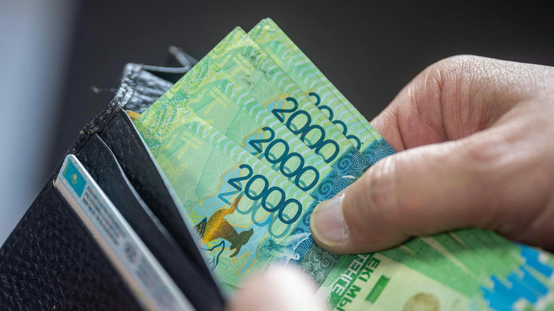 Когда выплачивается зарплата в Казахстане?